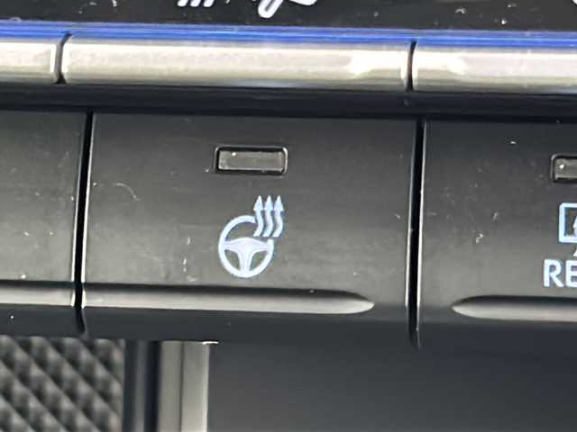 トヨタ ヴォクシー S－Z 三重県 2022(令4)年 2.1万km アティチュードブラックマイカ 禁煙車/純正ディスプレイオーディオ/・Bluetooth・フルセグ・CD/DVD・USB・HDMI/両側パワースライドドア/トヨタセーフティセンス/・プリクラッシュセーフティシステム/・レーンディパーチャーアラート/・レーダークルーズコントロール/・クリアランスソナー/・リアトラフィックアラート/・アドバンスドドライブ/・パーキングアシスト/.ブラインドスポットモニター/デジタルインナーミラー/ヘッドアップディスプレイ/アラウンドビューモニター/パワーバックドア/全席シートヒーター/ステアリングヒーター/スマートキー/プッシュスタート/スペアキー/純正フロアマット/純正１７インチアルミホイール/ビルドインETC2.0
