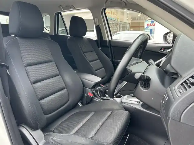 マツダ ＣＸ－５ XD 福岡県 2014(平26)年 15.7万km クリスタルホワイトパールマイカ 純正ナビ（9CM4)/Bluetooth／フルセグテレビ／DVD再生機能/バックカメラ/クルーズコントロール/ドライブレコーダー/ビルトインETC/USB入力端子/AFS/エアバック（運転席＋助手席＋サイド）/カーテンエアバック/パワーウィンドウ/プッシュスタート/純正17インチアルミホイール/純正フロアマット/スペアキー×１/オートライト/ドアバイザー