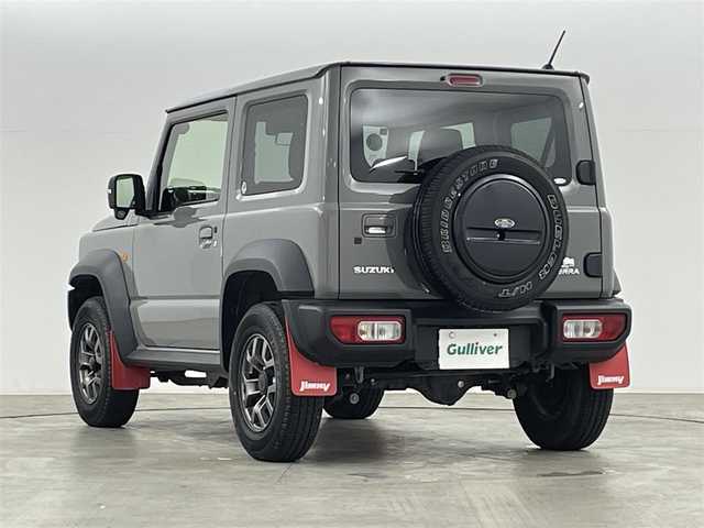 スズキ ジムニー シエラ JC 福島県 2021(令3)年 2.3万km ミディアムグレー 純正ディスプレイオーディオ/型式：PVH-9300DVSZS/【AM/FM/CD/DVD/USB/Bluetooth/AppleCarPlay/AndroidAuto】/・純正ETC/衝突軽減ブレーキ/車線逸脱警報装置/クルーズコントロール/オートマチックハイビーム/ダウンヒルアシスト/4WD/ヘッドライトウォッシャー/ステアリングスイッチ/運転席＋助手席シートヒーター/背面タイヤ/(195/80/R15) 山10mm/LEDヘッドライト/・オートライト/・フロントフォグライト/マッドフラップ/純正15インチアルミホイール/電動格納ウィンカーミラー/・オートミラー/盗難防止装置/プッシュスタート/・スマートキー/・スペアキー/取扱説明書/・保証書