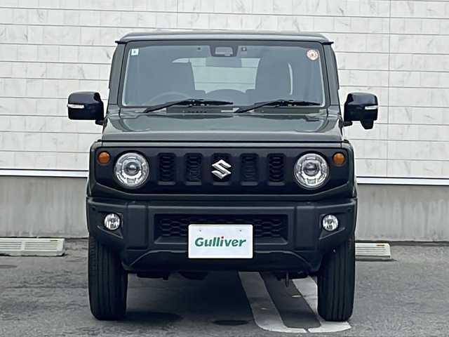 スズキ ジムニー XC 山形県 2022(令4)年 0.1万km ジャングルグリーン デュアルセンサーブレーキサポート/・後退時ブレーキサポート/・車線逸脱抑制制御機能/・車線逸脱警報機能/・パーキングソナー/・横滑り防止装置（ＥＳＰ）/純正ナビ/バックカメラ/ドライブレコーダー（ナビ連動前後）/シートヒーター/クルーズコントロール/ETC2.0/アイドリングストップ/純正アルミホイール/純正フロアマット/オートLEDライト/フォグライト/革巻きステアリング/ステアリングスイッチ/ミラーヒーター/スマートキー/スペアキー