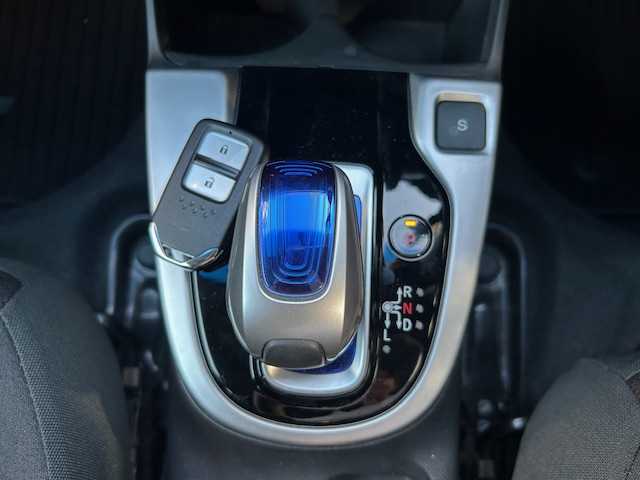 ホンダ フィット ハイブリット Fパッケージ 東京都 2013(平25)年 6.2万km アトラクトイエローパール 純正ナビ/Bluetooth/DVD再生有り/フルセグ/ビルトインETC/ステアリングスイッチ/横滑り防止装置/純正フロアマット/ドアバイザー/ワンオーナー/取扱説明書