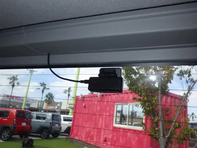 トヨタ ルーミー カスタムG－T 千葉県 2022(令4)年 3.3万km ブラックマイカメタリック/ファイアークォーツレッドメタリック スマートアシストIII/レーダークルーズコントロール/エコアイドル/両側パワースライドドア/ディスプレイオーディオ/純正地デジTV/【Bluetooth接続】/【Apple CarPlay　Android Auto対応】/バックカメラ/革巻きステアリング/ステアリングスイッチ/ETC/LEDヘッドライト/フォグライト/ウインカーミラー/コーナーセンサー/純正15インチアルミホイル/キーフリーシステム