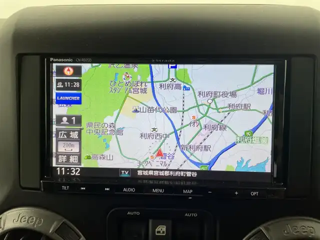 クライスラー・ジープ ジープ ラングラー アンリミテッド スポーツ 宮城県 2018(平30)年 7.8万km 白 7インチメモリナビ(CN-RE05D)/・フルセグTV/BT接続/純正AW車載/新車時点検記録簿/・取り扱い説明書/・保証書/4WD/オープントップ/車外カメラ/・バック/サイド/純正フロアマット/クルーズコントロール/ワンオーナー/背面タイヤ/タイヤカバー/ステアリングスイッチ/横滑り防止システム/ヒルディセントコントロール/スペアキー