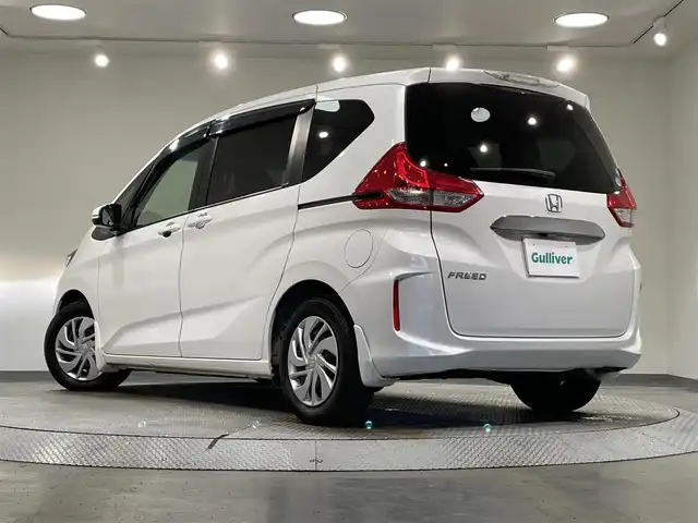 ホンダ フリード G ホンダセンシング 愛知県 2017(平29)年 7.7万km ホワイトオーキッドパール 純正ナビ【VXMー１７４VFi】/両側パワースライドドア/レーダークルーズコントロール/衝突軽減ブレーキ/車線逸脱警報/先行車発進告知/ビルトインＥＴＣ/アクセサリーソケット/ＥＣＯＮ/アイドリングストップ/ISOFIX/後席シェード/純正フロアマット