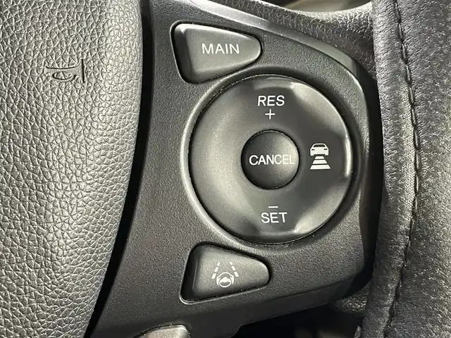 ホンダ フリード G ホンダセンシング 愛知県 2017(平29)年 7.7万km ホワイトオーキッドパール 純正ナビ【VXMー１７４VFi】/両側パワースライドドア/レーダークルーズコントロール/衝突軽減ブレーキ/車線逸脱警報/先行車発進告知/ビルトインＥＴＣ/アクセサリーソケット/ＥＣＯＮ/アイドリングストップ/ISOFIX/後席シェード/純正フロアマット