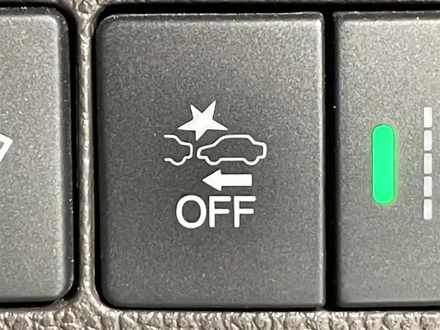 ホンダ フリード G ホンダセンシング 愛知県 2017(平29)年 7.7万km ホワイトオーキッドパール 純正ナビ【VXMー１７４VFi】/両側パワースライドドア/レーダークルーズコントロール/衝突軽減ブレーキ/車線逸脱警報/先行車発進告知/ビルトインＥＴＣ/アクセサリーソケット/ＥＣＯＮ/アイドリングストップ/ISOFIX/後席シェード/純正フロアマット