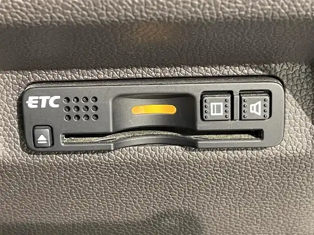 ホンダ フリード G ホンダセンシング 愛知県 2017(平29)年 7.7万km ホワイトオーキッドパール 純正ナビ【VXMー１７４VFi】/両側パワースライドドア/レーダークルーズコントロール/衝突軽減ブレーキ/車線逸脱警報/先行車発進告知/ビルトインＥＴＣ/アクセサリーソケット/ＥＣＯＮ/アイドリングストップ/ISOFIX/後席シェード/純正フロアマット