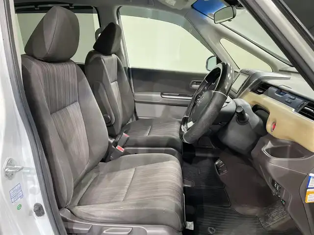 ホンダ フリード G ホンダセンシング 愛知県 2017(平29)年 7.7万km ホワイトオーキッドパール 純正ナビ【VXMー１７４VFi】/両側パワースライドドア/レーダークルーズコントロール/衝突軽減ブレーキ/車線逸脱警報/先行車発進告知/ビルトインＥＴＣ/アクセサリーソケット/ＥＣＯＮ/アイドリングストップ/ISOFIX/後席シェード/純正フロアマット