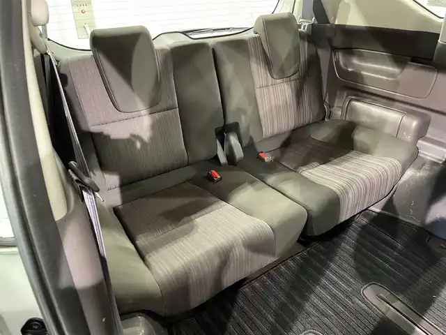 ホンダ フリード G ホンダセンシング 愛知県 2017(平29)年 7.7万km ホワイトオーキッドパール 純正ナビ【VXMー１７４VFi】/両側パワースライドドア/レーダークルーズコントロール/衝突軽減ブレーキ/車線逸脱警報/先行車発進告知/ビルトインＥＴＣ/アクセサリーソケット/ＥＣＯＮ/アイドリングストップ/ISOFIX/後席シェード/純正フロアマット