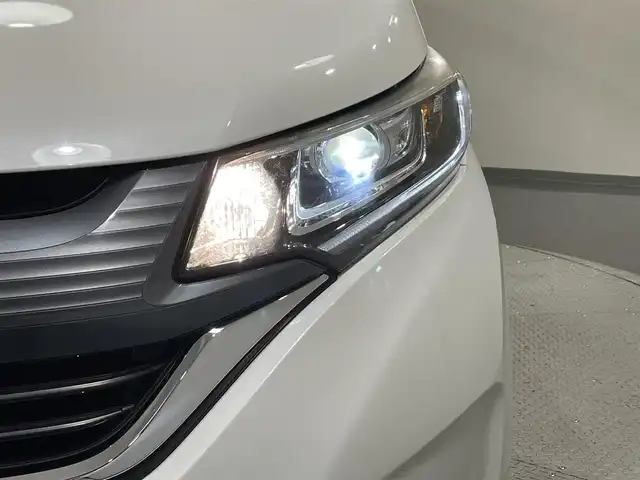 ホンダ フリード G ホンダセンシング 愛知県 2017(平29)年 7.7万km ホワイトオーキッドパール 純正ナビ【VXMー１７４VFi】/両側パワースライドドア/レーダークルーズコントロール/衝突軽減ブレーキ/車線逸脱警報/先行車発進告知/ビルトインＥＴＣ/アクセサリーソケット/ＥＣＯＮ/アイドリングストップ/ISOFIX/後席シェード/純正フロアマット