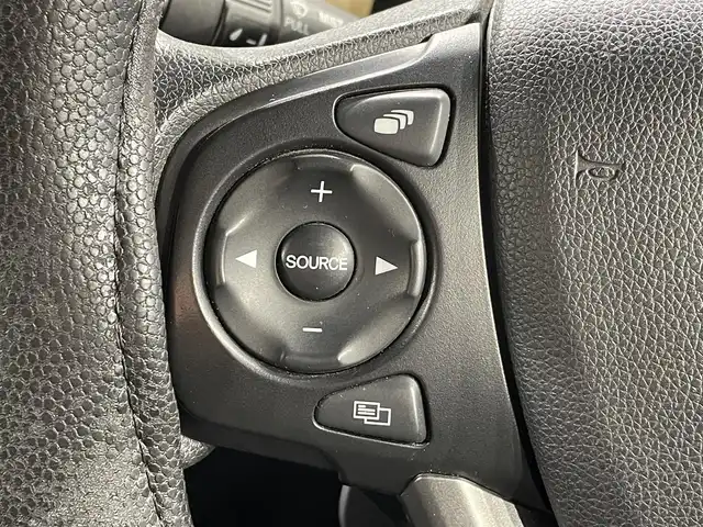 ホンダ フリード G ホンダセンシング 愛知県 2017(平29)年 7.7万km ホワイトオーキッドパール 純正ナビ【VXMー１７４VFi】/両側パワースライドドア/レーダークルーズコントロール/衝突軽減ブレーキ/車線逸脱警報/先行車発進告知/ビルトインＥＴＣ/アクセサリーソケット/ＥＣＯＮ/アイドリングストップ/ISOFIX/後席シェード/純正フロアマット