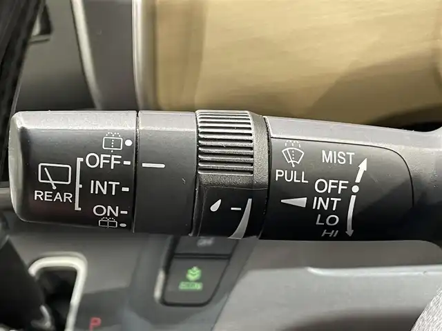 ホンダ フリード G ホンダセンシング 愛知県 2017(平29)年 7.7万km ホワイトオーキッドパール 純正ナビ【VXMー１７４VFi】/両側パワースライドドア/レーダークルーズコントロール/衝突軽減ブレーキ/車線逸脱警報/先行車発進告知/ビルトインＥＴＣ/アクセサリーソケット/ＥＣＯＮ/アイドリングストップ/ISOFIX/後席シェード/純正フロアマット