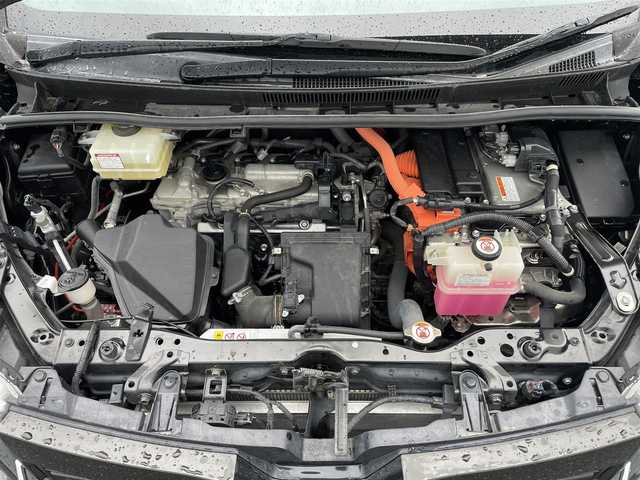 トヨタ ヴォクシー ハイブリッド ZS 煌Ⅱ 香川県 2019(平31)年 2.5万km イナズマスパーキングブラックガラスフレーク プリクラッシュセーフティー/パーキングサポートブレーキ/クリアランスソナー/レーンディパーチャーアラート/純正SDナビ（NSZN-Z68T)/・AM/FM/・CD/DVD/・SD/Bluetooth/・フルセグTV/バックカメラ/革巻きステアリング/ステアリングスイッチ/クルーズコントロール/前席シートヒーター/ビルトインETC/前方ドライブレコーダー/LEDヘッドライト/フォグランプ/オートヘッドライト/オートマチックハイビーム/両側電動スライドドア/USB充電/純正アルミホイール/純正フロアマット/スペアキー1本/リアロールサンシェイド