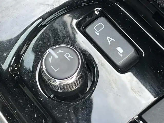 トヨタ ヴォクシー ハイブリッド ZS 煌Ⅱ 香川県 2019(平31)年 2.5万km イナズマスパーキングブラックガラスフレーク 登録時走行距離：24326km/バックカメラ/前方ドライブレコーダー/革巻きステアリング/ステアリングリモコン/クルーズコントロール/前席シートヒーター/ビルトインETC/LEDオートライト/オートハイビーム/電格ウィンカーミラー/両側パワースライド/USB充電/純正16インチアルミホイール/純正マット/スペアキー1本/後部座席サンシェイド/プリクラッシュセーフティー/パーキングサポートブレーキ/スペアキー1本