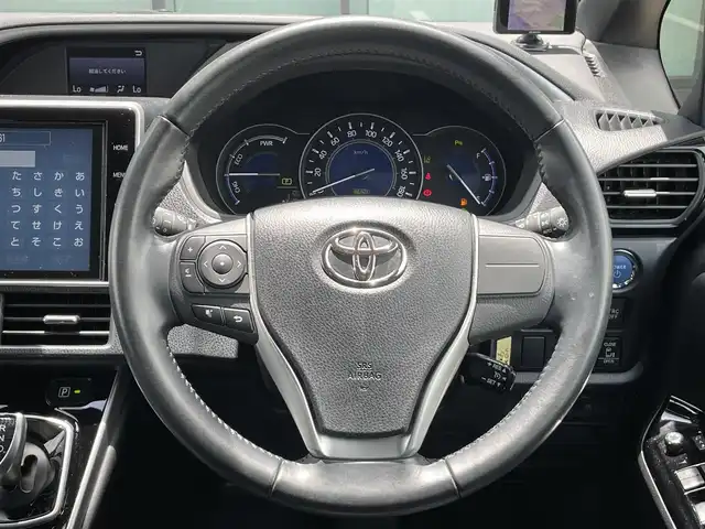 トヨタ ヴォクシー ハイブリッド ZS 煌Ⅱ 香川県 2019(平31)年 2.5万km イナズマスパーキングブラックガラスフレーク 登録時走行距離：24326km/バックカメラ/前方ドライブレコーダー/革巻きステアリング/ステアリングリモコン/クルーズコントロール/前席シートヒーター/ビルトインETC/LEDオートライト/オートハイビーム/電格ウィンカーミラー/両側パワースライド/USB充電/純正16インチアルミホイール/純正マット/スペアキー1本/後部座席サンシェイド/プリクラッシュセーフティー/パーキングサポートブレーキ/スペアキー1本