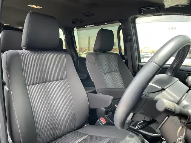 トヨタ ヴォクシー ハイブリッド ZS 煌Ⅱ 香川県 2019(平31)年 2.5万km イナズマスパーキングブラックガラスフレーク 登録時走行距離：24326km/バックカメラ/前方ドライブレコーダー/革巻きステアリング/ステアリングリモコン/クルーズコントロール/前席シートヒーター/ビルトインETC/LEDオートライト/オートハイビーム/電格ウィンカーミラー/両側パワースライド/USB充電/純正16インチアルミホイール/純正マット/スペアキー1本/後部座席サンシェイド/プリクラッシュセーフティー/パーキングサポートブレーキ/スペアキー1本