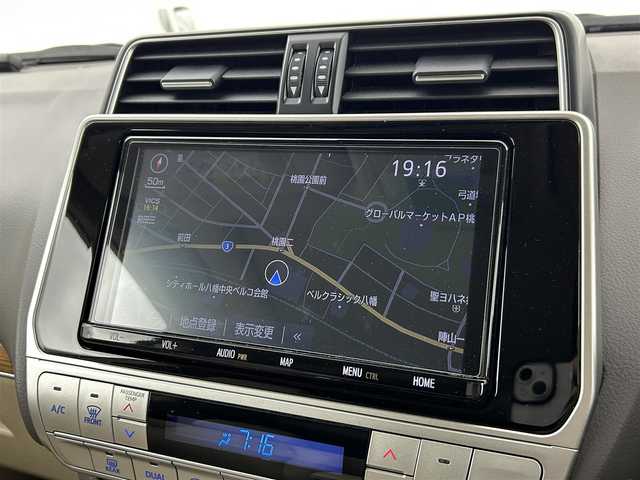 トヨタ ランドクルーザー プラド TX Lパッケージ 福岡県 2021(令3)年 9.4万km ホワイトパールクリスタルシャイン サンルーフ　/純正９型ナビ　/バックカメラ　/ビルトインＥＴＣ２．０　/前後ドラレコ　/レーダークルコン　/トヨタセーフティセンス/衝突軽減ブレーキ/レーンキープ/ヒルディセントコントロール/センターデフロック/本革シート/シートベンチレーション／ヒーター　/パワーシート/ＭＴモード付　/純正１９インチＡＷ/LEDヘッドライト