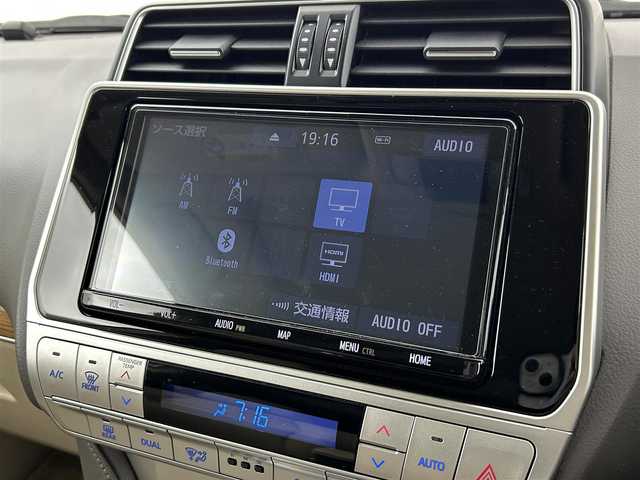 トヨタ ランドクルーザー プラド TX Lパッケージ 福岡県 2021(令3)年 9.4万km ホワイトパールクリスタルシャイン サンルーフ　/純正９型ナビ　/バックカメラ　/ビルトインＥＴＣ２．０　/前後ドラレコ　/レーダークルコン　/トヨタセーフティセンス/衝突軽減ブレーキ/レーンキープ/ヒルディセントコントロール/センターデフロック/本革シート/シートベンチレーション／ヒーター　/パワーシート/ＭＴモード付　/純正１９インチＡＷ/LEDヘッドライト