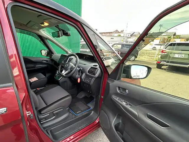 日産 セレナ e－パワー ハイウェイスター V 宮城県 2021(令3)年 4.7万km マルーンレッド 2トーン セーフティパックＡ/・ＳＲＳエアバッグ（サイド/カーテン）/・インテリジェントアラウンドビューモニター/・インテリジェントルームミラー/・ふらつき警報/・ヒーター付ドアミラー/リアオートエアコン/3列目ヒーターダクト/＝＝＝/プロパイロット/インテリジェントエマージェンシーブレーキ/踏み間違い衝突防止アシスト/車線逸脱防止支援システム/車線逸脱警報/後側方衝突防止支援システム/後側方車両検知警報/後退時車両検知警報/標識検知機能/前方衝突予測警報/コーナーセンサー/純正10インチナビ/・CD/DVD/・Bluetooth/・フルセグTV/ETC/ドライブレコーダー/ハンズフリーパワースライドドア（両側）/革巻きステアリング/ステアリングスイッチ/電動パーキングブレーキ/ブレーキホールド/LEDヘッドランプ/フォグランプ/オートライト/スマートキー＆プッシュスタート/スペアキー/電動格納ミラー/純正15インチAW/純正フロアマット/純正ドアバイザー