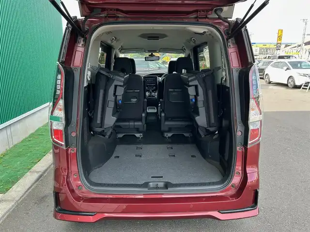 日産 セレナ e－パワー ハイウェイスター V 宮城県 2021(令3)年 4.7万km マルーンレッド 2トーン セーフティパックＡ/・ＳＲＳエアバッグ（サイド/カーテン）/・インテリジェントアラウンドビューモニター/・インテリジェントルームミラー/・ふらつき警報/・ヒーター付ドアミラー/リアオートエアコン/3列目ヒーターダクト/＝＝＝/プロパイロット/インテリジェントエマージェンシーブレーキ/踏み間違い衝突防止アシスト/車線逸脱防止支援システム/車線逸脱警報/後側方衝突防止支援システム/後側方車両検知警報/後退時車両検知警報/標識検知機能/前方衝突予測警報/コーナーセンサー/純正10インチナビ/・CD/DVD/・Bluetooth/・フルセグTV/ETC/ドライブレコーダー/ハンズフリーパワースライドドア（両側）/革巻きステアリング/ステアリングスイッチ/電動パーキングブレーキ/ブレーキホールド/LEDヘッドランプ/フォグランプ/オートライト/スマートキー＆プッシュスタート/スペアキー/電動格納ミラー/純正15インチAW/純正フロアマット/純正ドアバイザー