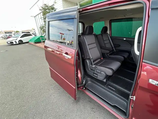 日産 セレナ e－パワー ハイウェイスター V 宮城県 2021(令3)年 4.7万km マルーンレッド 2トーン セーフティパックＡ/・ＳＲＳエアバッグ（サイド/カーテン）/・インテリジェントアラウンドビューモニター/・インテリジェントルームミラー/・ふらつき警報/・ヒーター付ドアミラー/リアオートエアコン/3列目ヒーターダクト/＝＝＝/プロパイロット/インテリジェントエマージェンシーブレーキ/踏み間違い衝突防止アシスト/車線逸脱防止支援システム/車線逸脱警報/後側方衝突防止支援システム/後側方車両検知警報/後退時車両検知警報/標識検知機能/前方衝突予測警報/コーナーセンサー/純正10インチナビ/・CD/DVD/・Bluetooth/・フルセグTV/ETC/ドライブレコーダー/ハンズフリーパワースライドドア（両側）/革巻きステアリング/ステアリングスイッチ/電動パーキングブレーキ/ブレーキホールド/LEDヘッドランプ/フォグランプ/オートライト/スマートキー＆プッシュスタート/スペアキー/電動格納ミラー/純正15インチAW/純正フロアマット/純正ドアバイザー