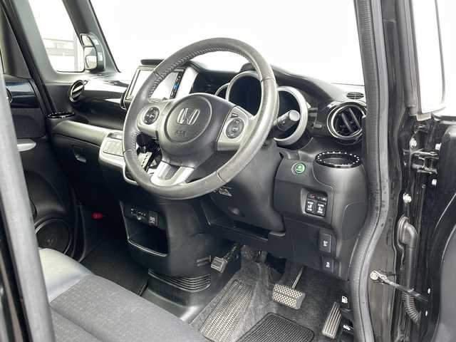 ホンダ Ｎ ＢＯＸ カスタム G ターボ Lパッケージ 愛媛県 2016(平28)年 5.7万km スマートブラック 純正SDナビ/バックカメラ/ETC/Bluetooth/フルセグTV/両側パワースライドドア/パドルシフト/純正フロアマット/純正15インチAW/ハーフレザーシート/オートHIDヘッドライト/LEDフォグランプ/スマートキー/スペアキー/アイドリングストップ/プッシュスタート/横滑り防止装置