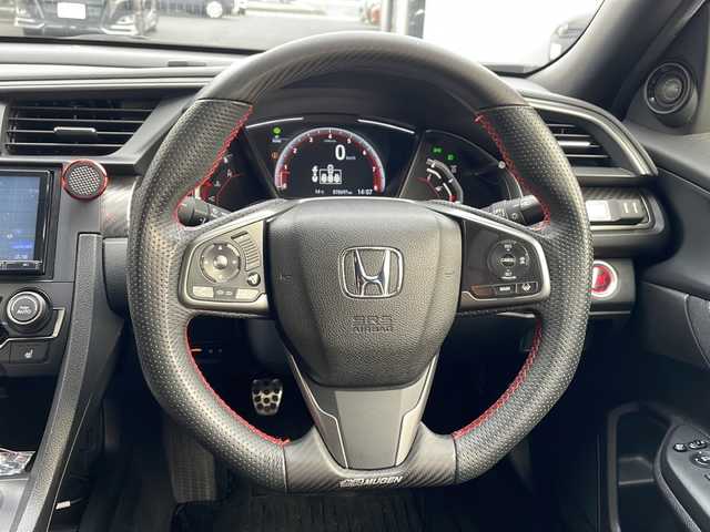 ホンダ シビック ハッチバック ホンダセンシング 山形県 2018(平30)年 7.9万km クリスタルブラックパール ・無限エアロ/・無限ステアリング/・無限シフトノブ/・無限テールレンズ/・ブリッツ車高調ZZ-R/・ブリッツマフラー/・ブリッツエアクリーナー/・HKSブローオフバルブ/・RAYS 18インチアルミ/・スロットルコントローラー/・SDナビ/CD/DVD/フルセグ/ＢＴ/・バックカメラ/・レーダークルーズコントロール/・純正アルミ（スタッドレス装着）車載