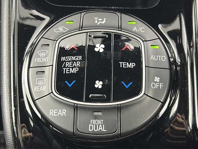 トヨタ ノア Si ダブルバイビーⅡ 宮城県 2019(平31)年 6.2万km ホワイトパールクリスタルシャイン 禁煙車/両側パワースライドドア/Toyota Safety Sense/・プリクラッシュセーフティ/・レーントレーシングアシスト/・クルーズコントロール/・オートマチックハイビーム/・パーキングサポートブレーキ/純正9型ナビ/・BT.CD.DVD.USB/フルセグTV/バックカメラ/ソナー(F.R)/ビルトインETC/ドライブレコーダー(F)/ハーフレザーシート/プッシュスタート/スマートキー×２/アイドリングストップ/LEDヘッドライト/フォグランプ/ロールサンシェード