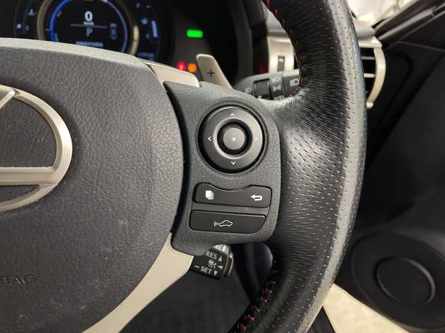 レクサス ＩＳ 300h Fスポーツ 鹿児島県 2015(平27)年 13万km ブラック 純正ナビ/（AM/FM/CD/DVD/Bluetooth/フルセグテレビ）/セーフティシステムプラス/・プリクラッシュセーフティ/・レーンディパーチャーアラート/・オートマチックハイビーム/・レーダークルーズコントロール/バックカメラ/ETC/前後ドライブレコーダー/レザーシート/シートヒーター/パワーシート/革巻きステアリング/ステアリングスイッチ/パドルシフト/LEDヘッドライト/オートライト/スマートキー/電動格納ミラー/純正18インチAW/純正フロアマット