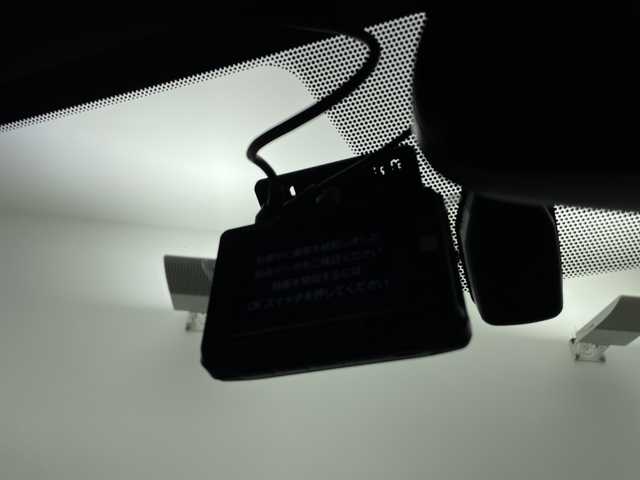 レクサス ＩＳ 300h Fスポーツ 鹿児島県 2015(平27)年 13万km ブラック 純正ナビ/（AM/FM/CD/DVD/Bluetooth/フルセグテレビ）/セーフティシステムプラス/・プリクラッシュセーフティ/・レーンディパーチャーアラート/・オートマチックハイビーム/・レーダークルーズコントロール/バックカメラ/ETC/前後ドライブレコーダー/レザーシート/シートヒーター/パワーシート/革巻きステアリング/ステアリングスイッチ/パドルシフト/LEDヘッドライト/オートライト/スマートキー/電動格納ミラー/純正18インチAW/純正フロアマット