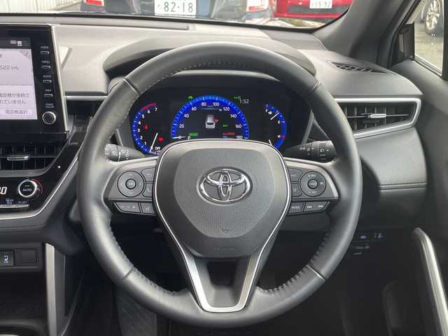 トヨタ カローラ クロス ハイブリッド Z 神奈川県 2023(令5)年 1.3万km アティチュードブラックマイカ ワンオーナー/プッシュスタート/ビルトインETC2.0/前後ドライブレコーダー/アラウンドビュー/クルーズコントロール/コーナーセンサー/車線逸脱防止装置/横滑り防止装置/ブラインドスポットモニター/プリクラッシュ/パワーシート/オートライト/オートハイビーム/電動格納ミラー/LEDライト、フォグライト/パワーバックドア/USB端子