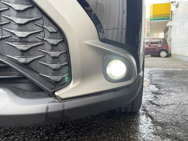 トヨタ カローラ クロス ハイブリッド Z 神奈川県 2023(令5)年 1.3万km アティチュードブラックマイカ ワンオーナー/プッシュスタート/ビルトインETC2.0/前後ドライブレコーダー/アラウンドビュー/クルーズコントロール/コーナーセンサー/車線逸脱防止装置/横滑り防止装置/ブラインドスポットモニター/プリクラッシュ/パワーシート/オートライト/オートハイビーム/電動格納ミラー/LEDライト、フォグライト/パワーバックドア/USB端子