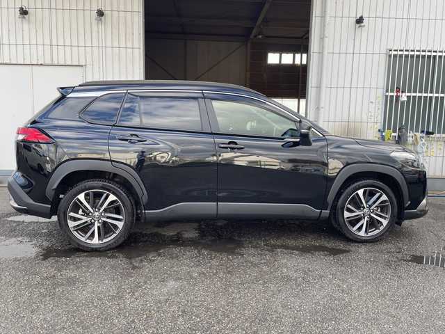 トヨタ カローラ クロス ハイブリッド Z 神奈川県 2023(令5)年 1.3万km アティチュードブラックマイカ ワンオーナー/プッシュスタート/ビルトインETC2.0/前後ドライブレコーダー/アラウンドビュー/クルーズコントロール/コーナーセンサー/車線逸脱防止装置/横滑り防止装置/ブラインドスポットモニター/プリクラッシュ/パワーシート/オートライト/オートハイビーム/電動格納ミラー/LEDライト、フォグライト/パワーバックドア/USB端子