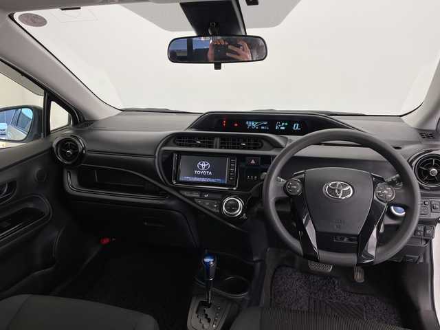 トヨタ アクア S スタイルブラック 長野県 2017(平29)年 7.9万km ライムホワイトパールクリスタルシャイン 純正SDナビ/（ワンセグTV＆CD＆SD＆BL＆AUX＆FM・AM）/バックカメラ/レーンディパーチャーアラート/衝突被害軽減システム/ETC/ステアリングスイッチ/シートヒーター（前席）/純正フロアマット/ドアバイザー/ナノイー/純正ホイールキャップ/電動格納ミラー/ウィンカーミラー/スマートキー/スペアキー１本/取扱説明書