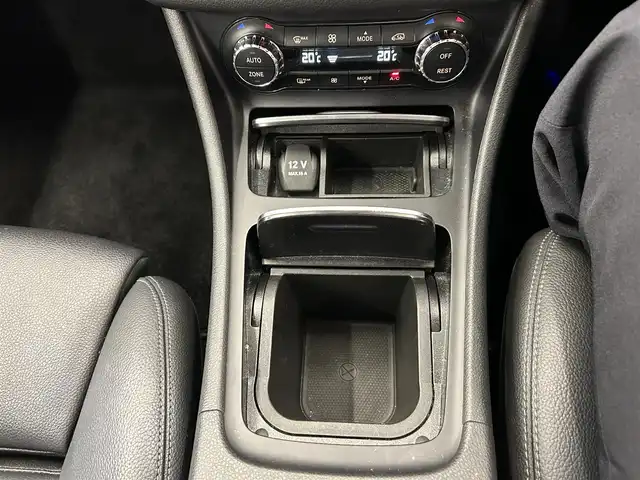 メルセデス・ベンツ ＣＬＡ２２０ 岡山県 2018(平30)年 3.7万km カバンサイトブルー 純正ナビ/Ｒカメラ/Ｂｌｕｅｔｏｏｔｈ/ＥＳＰ/パノラマガラスサンルーフ/アクティブブレーキASST/フルセグＴＶ/アテンションＡＳＳＴ/ブラインドスポットASST/アンビエントライト（１２色）/レーンキープASST/LEDヘッドライト/本革シート/ヒートシーター/パワーシート/ドラレコ/ダイナミックセレクト/アイドリングストップ/２ゾーンAAC/アクティブクルーズコントロール/オートワイパー/オートライト