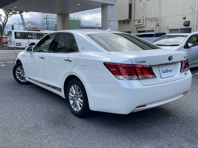 トヨタ クラウン ハイブリッド ロイヤルサルーンG 福岡県 2013(平25)年 9.5万km ホワイトパールクリスタルシャイン メーカーHDDナビ/フルセグTV//CD/DVD/BT/バックカメラ/ベージュ革パワーシート/エアシート/ヒーター/ビルトインETC/リアオートシェード/純正16インチＡＷ/スマートキーｘ２/カードキー/エンジンプッシュスタート/保証書/取扱説明書/スペアキー