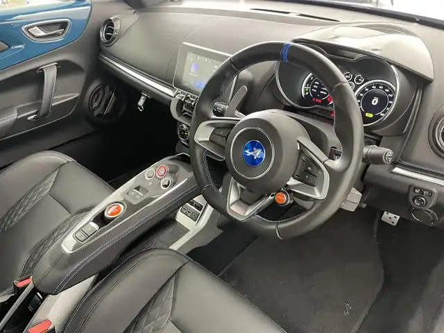 アルピーヌ ルノー アルピーヌ A110 GT 愛知県 2023(令5)年 0.5万km 青 Ａ１１０ＧＴ　/ブルーポンカラー限定１１０台　/7インチマルチファンクションタッチスクリーン/DOP　パナソニックナビゲーション/（Ａｐｐｌｅ　ＣａｒＰｌａｙ）/（Ａｎｄｒｏｉｄ　Ａｕｔｏ　）/ブルーステッチ入りブラックレザーシート/（リクライニング/リフター付き）/シートヒーター/ビルトＥＴＣ　/ゴールドキャリパー　/ＦＯＣＡＬサウンド　/アロイホイール　GRAND　PRIX/205/40/ZR18前輪/235/40/ZR18後輪/EBD（電子制御制動配分システム）付ABS/EBA（緊急時ブレーキアシスト）/パーキングセンサー（フロント・リア）＋リアカメラ/SPORTボタン（ノーマル/スポーツ/トラックモード）/クルーズコントロール/アルミ製パドルシフト