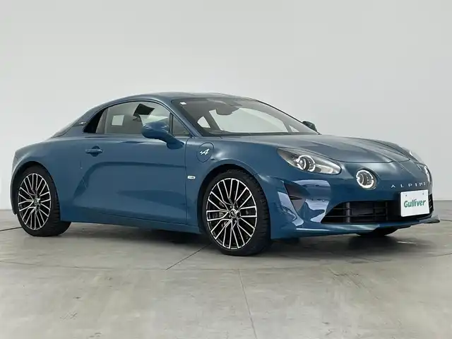 アルピーヌ ルノー アルピーヌ A110 GT 愛知県 2023(令5)年 0.5万km 青 Ａ１１０ＧＴ　/ブルーポンカラー限定１１０台　/7インチマルチファンクションタッチスクリーン/DOP　パナソニックナビゲーション/（Ａｐｐｌｅ　ＣａｒＰｌａｙ）/（Ａｎｄｒｏｉｄ　Ａｕｔｏ　）/ブルーステッチ入りブラックレザーシート/（リクライニング/リフター付き）/シートヒーター/ビルトＥＴＣ　/ゴールドキャリパー　/ＦＯＣＡＬサウンド　/アロイホイール　GRAND　PRIX/205/40/ZR18前輪/235/40/ZR18後輪/EBD（電子制御制動配分システム）付ABS/EBA（緊急時ブレーキアシスト）/パーキングセンサー（フロント・リア）＋リアカメラ/SPORTボタン（ノーマル/スポーツ/トラックモード）/クルーズコントロール/アルミ製パドルシフト