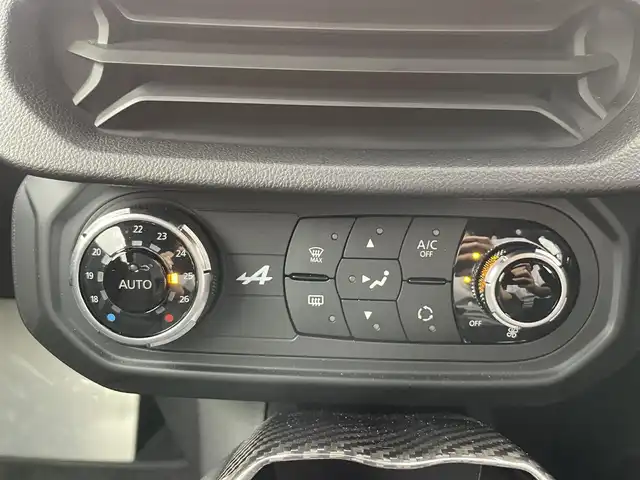 アルピーヌ ルノー アルピーヌ A110 GT 愛知県 2023(令5)年 0.5万km 青 Ａ１１０ＧＴ　/ブルーポンカラー限定１１０台　/7インチマルチファンクションタッチスクリーン/DOP　パナソニックナビゲーション/（Ａｐｐｌｅ　ＣａｒＰｌａｙ）/（Ａｎｄｒｏｉｄ　Ａｕｔｏ　）/ブルーステッチ入りブラックレザーシート/（リクライニング/リフター付き）/シートヒーター/ビルトＥＴＣ　/ゴールドキャリパー　/ＦＯＣＡＬサウンド　/アロイホイール　GRAND　PRIX/205/40/ZR18前輪/235/40/ZR18後輪/EBD（電子制御制動配分システム）付ABS/EBA（緊急時ブレーキアシスト）/パーキングセンサー（フロント・リア）＋リアカメラ/SPORTボタン（ノーマル/スポーツ/トラックモード）/クルーズコントロール/アルミ製パドルシフト