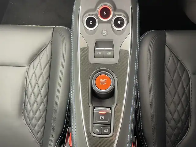 アルピーヌ ルノー アルピーヌ A110 GT 愛知県 2023(令5)年 0.5万km 青 Ａ１１０ＧＴ　/ブルーポンカラー限定１１０台　/7インチマルチファンクションタッチスクリーン/DOP　パナソニックナビゲーション/（Ａｐｐｌｅ　ＣａｒＰｌａｙ）/（Ａｎｄｒｏｉｄ　Ａｕｔｏ　）/ブルーステッチ入りブラックレザーシート/（リクライニング/リフター付き）/シートヒーター/ビルトＥＴＣ　/ゴールドキャリパー　/ＦＯＣＡＬサウンド　/アロイホイール　GRAND　PRIX/205/40/ZR18前輪/235/40/ZR18後輪/EBD（電子制御制動配分システム）付ABS/EBA（緊急時ブレーキアシスト）/パーキングセンサー（フロント・リア）＋リアカメラ/SPORTボタン（ノーマル/スポーツ/トラックモード）/クルーズコントロール/アルミ製パドルシフト