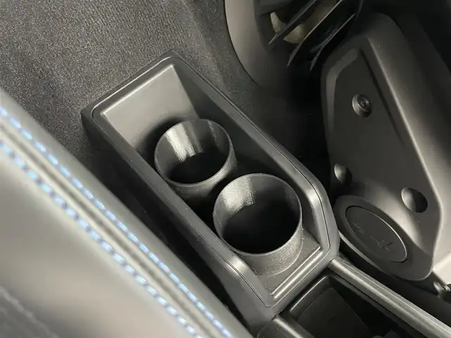 アルピーヌ ルノー アルピーヌ A110 GT 愛知県 2023(令5)年 0.5万km 青 Ａ１１０ＧＴ　/ブルーポンカラー限定１１０台　/7インチマルチファンクションタッチスクリーン/DOP　パナソニックナビゲーション/（Ａｐｐｌｅ　ＣａｒＰｌａｙ）/（Ａｎｄｒｏｉｄ　Ａｕｔｏ　）/ブルーステッチ入りブラックレザーシート/（リクライニング/リフター付き）/シートヒーター/ビルトＥＴＣ　/ゴールドキャリパー　/ＦＯＣＡＬサウンド　/アロイホイール　GRAND　PRIX/205/40/ZR18前輪/235/40/ZR18後輪/EBD（電子制御制動配分システム）付ABS/EBA（緊急時ブレーキアシスト）/パーキングセンサー（フロント・リア）＋リアカメラ/SPORTボタン（ノーマル/スポーツ/トラックモード）/クルーズコントロール/アルミ製パドルシフト