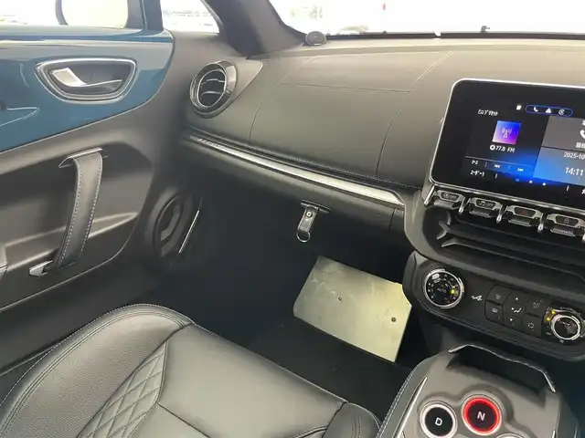 アルピーヌ ルノー アルピーヌ A110 GT 愛知県 2023(令5)年 0.5万km 青 Ａ１１０ＧＴ　/ブルーポンカラー限定１１０台　/7インチマルチファンクションタッチスクリーン/DOP　パナソニックナビゲーション/（Ａｐｐｌｅ　ＣａｒＰｌａｙ）/（Ａｎｄｒｏｉｄ　Ａｕｔｏ　）/ブルーステッチ入りブラックレザーシート/（リクライニング/リフター付き）/シートヒーター/ビルトＥＴＣ　/ゴールドキャリパー　/ＦＯＣＡＬサウンド　/アロイホイール　GRAND　PRIX/205/40/ZR18前輪/235/40/ZR18後輪/EBD（電子制御制動配分システム）付ABS/EBA（緊急時ブレーキアシスト）/パーキングセンサー（フロント・リア）＋リアカメラ/SPORTボタン（ノーマル/スポーツ/トラックモード）/クルーズコントロール/アルミ製パドルシフト