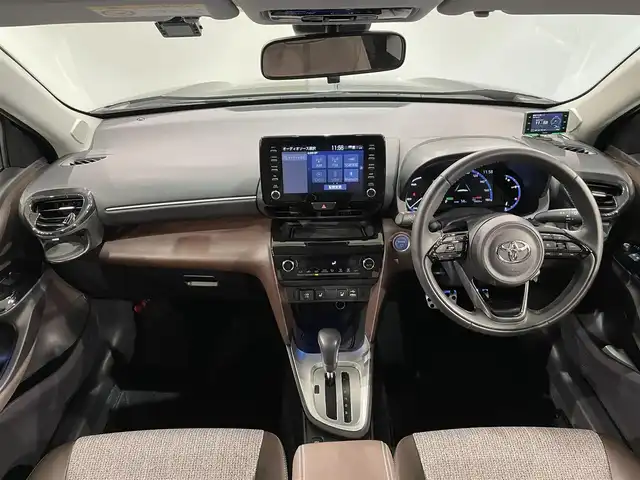 トヨタ ヤリスクロス ハイブリッド Z 愛知県 2021(令3)年 1万km ブラスゴールドメタリック/ブラックマイカ 2トーン 純正８インチナビ/プリクラッシュセーフティ/レーダークルーズコントロール/クリアランスソナー/レーントレーシングアシスト/先行車発進告知/電動パーキングブレーキ/ブレーキホールド/シートヒーター/ハーフレザー/前後ドライブレコーダー/ビルトインＥＴＣ/バックカメラ/USB入力端子/アクセサリーソケット/ＬＥＤヘッドライト/オートハイビーム/ISOFIX/フロアマット/純正18インチアルミホイール