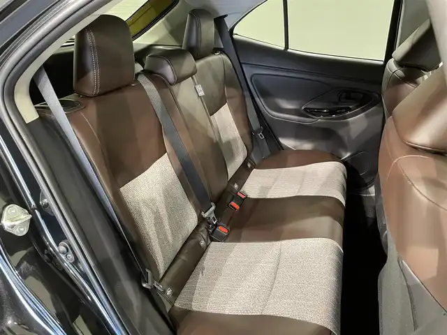 トヨタ ヤリスクロス ハイブリッド Z 愛知県 2021(令3)年 1万km ブラスゴールドメタリック/ブラックマイカ 2トーン 純正８インチナビ/プリクラッシュセーフティ/レーダークルーズコントロール/クリアランスソナー/レーントレーシングアシスト/先行車発進告知/電動パーキングブレーキ/ブレーキホールド/シートヒーター/ハーフレザー/前後ドライブレコーダー/ビルトインＥＴＣ/バックカメラ/USB入力端子/アクセサリーソケット/ＬＥＤヘッドライト/オートハイビーム/ISOFIX/フロアマット/純正18インチアルミホイール