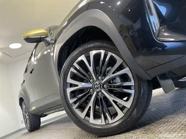 トヨタ ヤリスクロス ハイブリッド Z 愛知県 2021(令3)年 1万km ブラスゴールドメタリック/ブラックマイカ 2トーン 純正８インチナビ/プリクラッシュセーフティ/レーダークルーズコントロール/クリアランスソナー/レーントレーシングアシスト/先行車発進告知/電動パーキングブレーキ/ブレーキホールド/シートヒーター/ハーフレザー/前後ドライブレコーダー/ビルトインＥＴＣ/バックカメラ/USB入力端子/アクセサリーソケット/ＬＥＤヘッドライト/オートハイビーム/ISOFIX/フロアマット/純正18インチアルミホイール