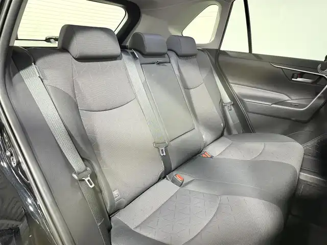 トヨタ ＲＡＶ４ X 大阪府 2021(令3)年 2.1万km アティチュードブラックマイカ 純正ディスプレイオーディオ/フルセグテレビ/バックカメラ/Bluetooth/衝突軽減/ETC/前方ドライブレコーダー/レーダークルーズコントロール/クリアランスソナー/LEDライト/プッシュスタート/スマートキー/ブラインドスポットモニター/オートライト/オートエアコン/電格ミラー/フォグランプ