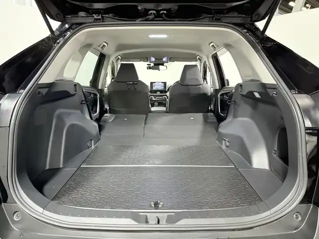 トヨタ ＲＡＶ４ X 大阪府 2021(令3)年 2.1万km アティチュードブラックマイカ 純正ディスプレイオーディオ/フルセグテレビ/バックカメラ/Bluetooth/衝突軽減/ETC/前方ドライブレコーダー/レーダークルーズコントロール/クリアランスソナー/LEDライト/プッシュスタート/スマートキー/ブラインドスポットモニター/オートライト/オートエアコン/電格ミラー/フォグランプ