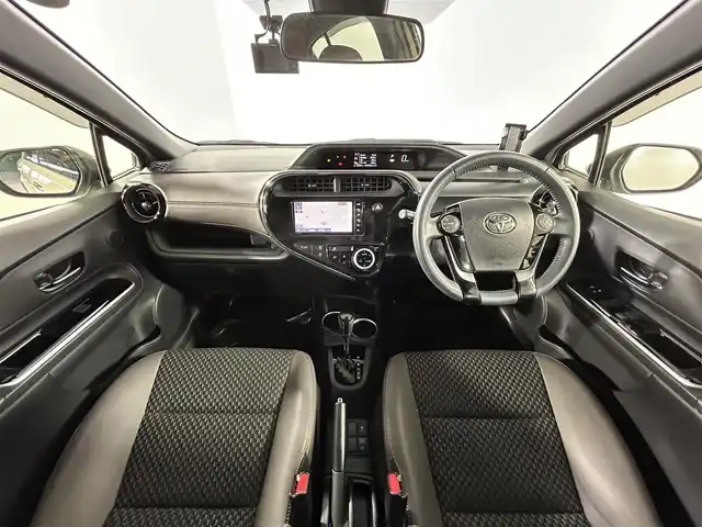 トヨタ アクア クロスオーバー グラム 佐賀県 2019(令1)年 2.3万km ベージュ 純正ナビ/ワンセグTV/CD/DVD/Bluetooth/FM/AM/バックカメラ/衝突軽減ブレーキ/前後ドライブレコーダー/オートライト/ハーフレザー調シート/スマートキー/プッシュスタート/純正フロアマット/ドアバイザー/ルーフレール/取扱説明書