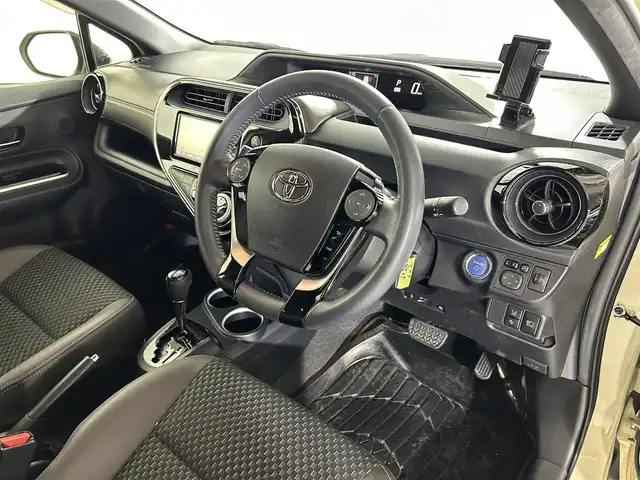 トヨタ アクア クロスオーバー グラム 佐賀県 2019(令1)年 2.3万km ベージュ 純正ナビ/ワンセグTV/CD/DVD/Bluetooth/FM/AM/バックカメラ/衝突軽減ブレーキ/前後ドライブレコーダー/オートライト/ハーフレザー調シート/スマートキー/プッシュスタート/純正フロアマット/ドアバイザー/ルーフレール/取扱説明書