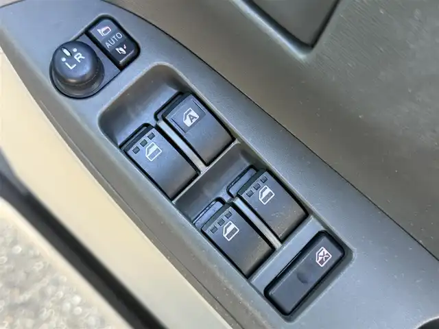 ダイハツ タント X SA Ⅲ 愛知県 2017(平29)年 3.7万km ブラックマイカメタリック /禁煙//ワンオーナー//純正オーディオ//パワースライドドア//オートライト//オートハイビーム//アイドリングストップ//オートリトラウィンカーミラー//ステアリングスイッチ//衝突回避支援ブレーキ//衝突警報//車線逸脱警報//誤発進抑制制御//先行車発進お知らせ//コーナーセンサー//スマートキー//プッシュスタート//純正フロアマット//純正ドアバイザー//保証書//取扱説明書//ディーラー記録簿//スペアキー